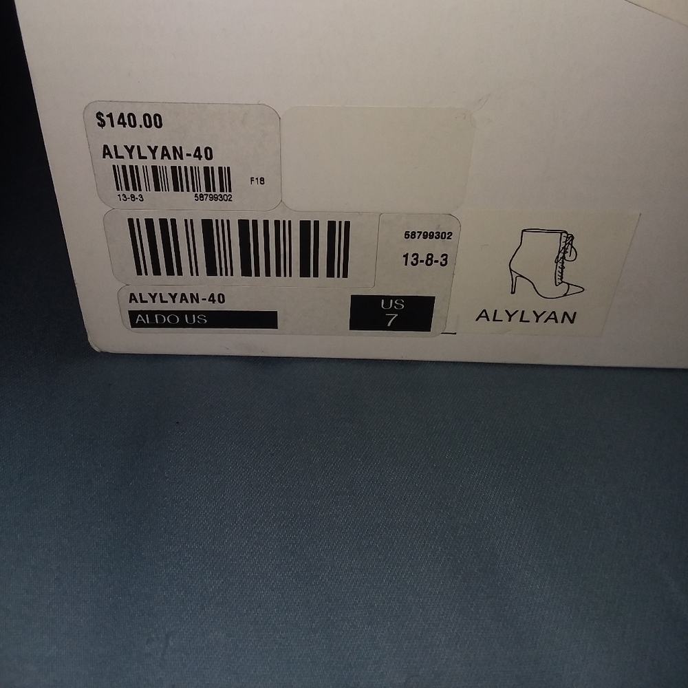 Laced up booties - Picture 2 of 7